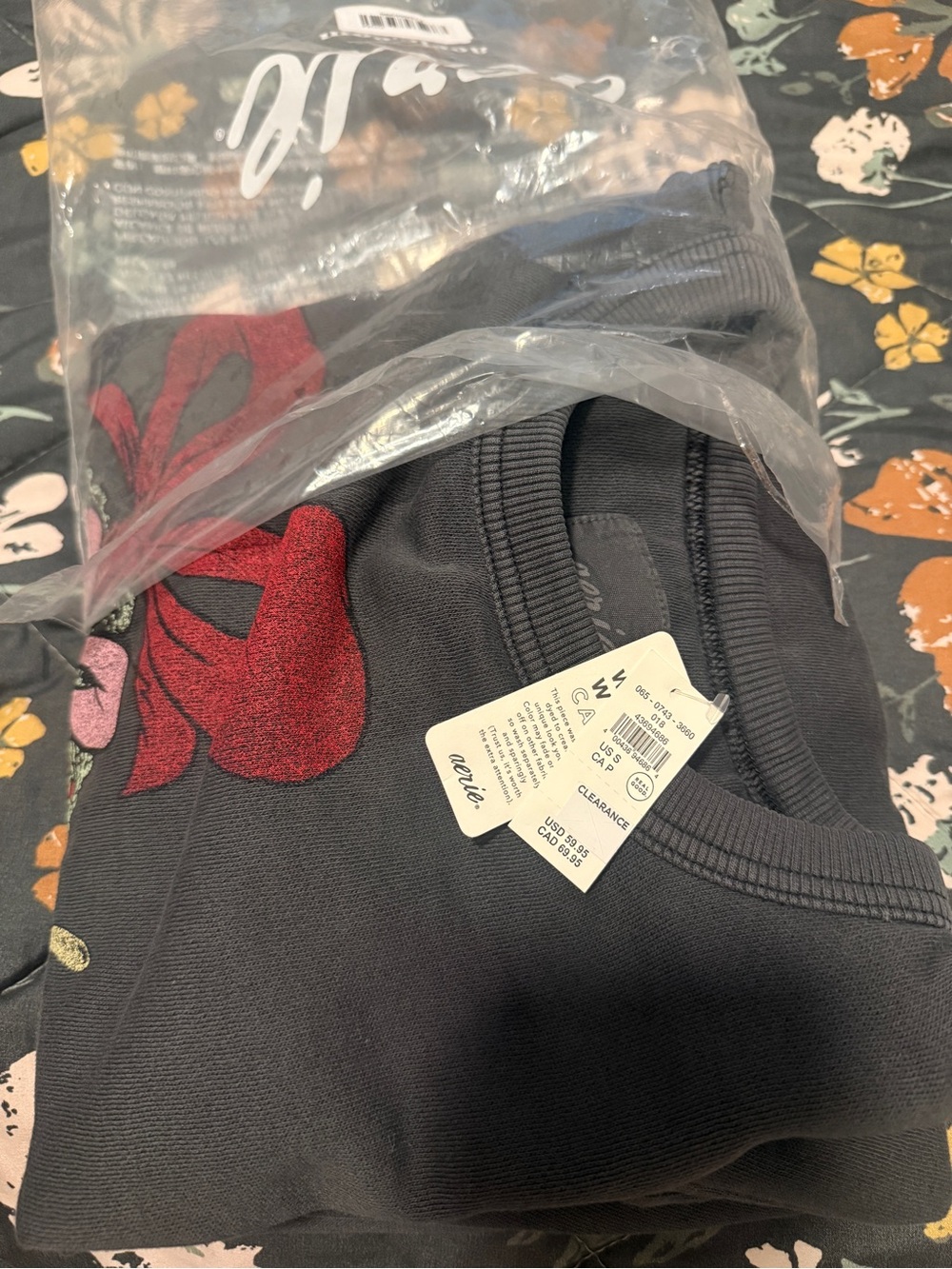 Aerie Cindy Lou Who Dark Gray Holiday Graphic Crewneck Sweatshirt - New with tag - Picture 3 of 6